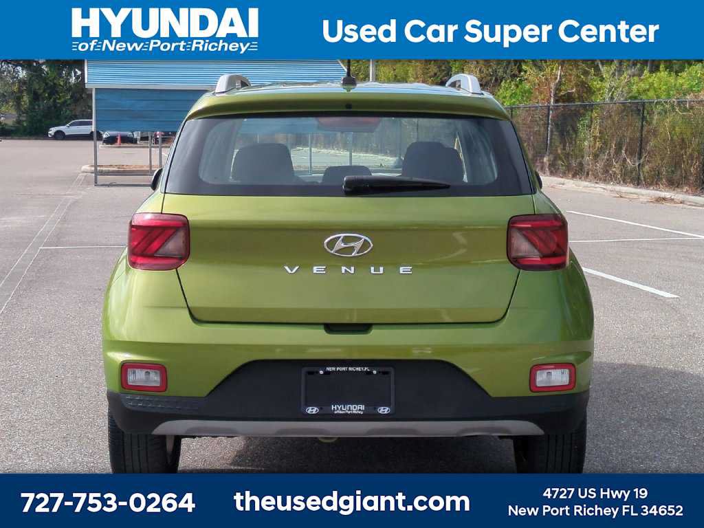 Certified 2024 Hyundai Venue SEL FWD image 4