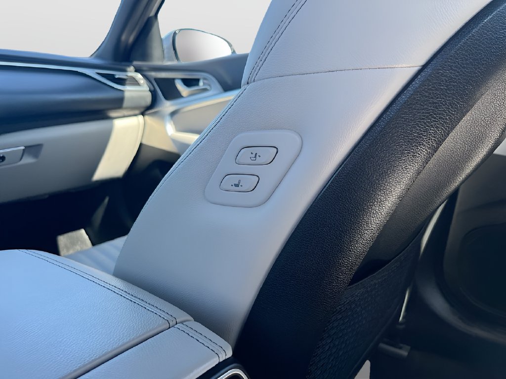 Used 2023 Genesis G70 2.0T AWD/4WD image 23