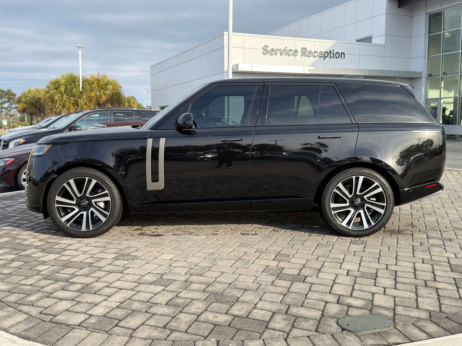 Used 2023 Land Rover Range Rover SE image 12