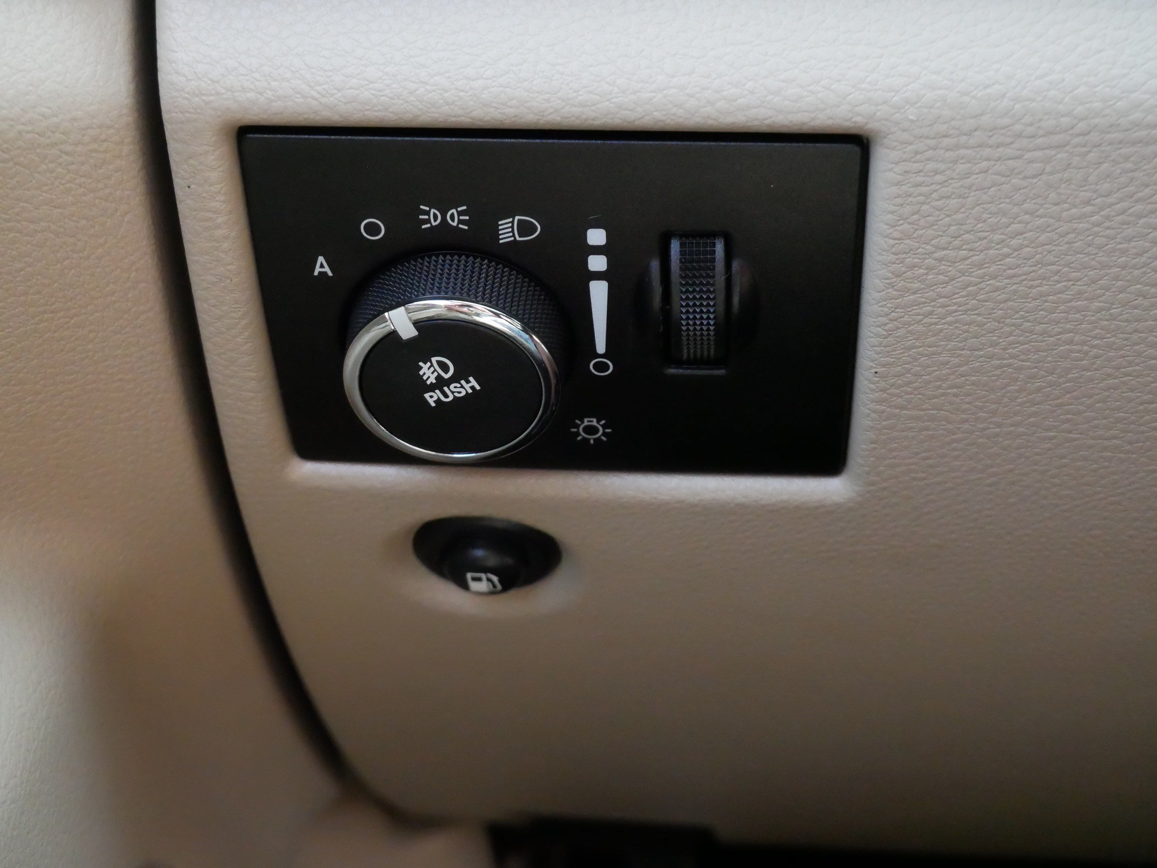 Used 2011 Jeep Grand Cherokee Limited w/ Trailer Tow Group AWD/4WD image 27