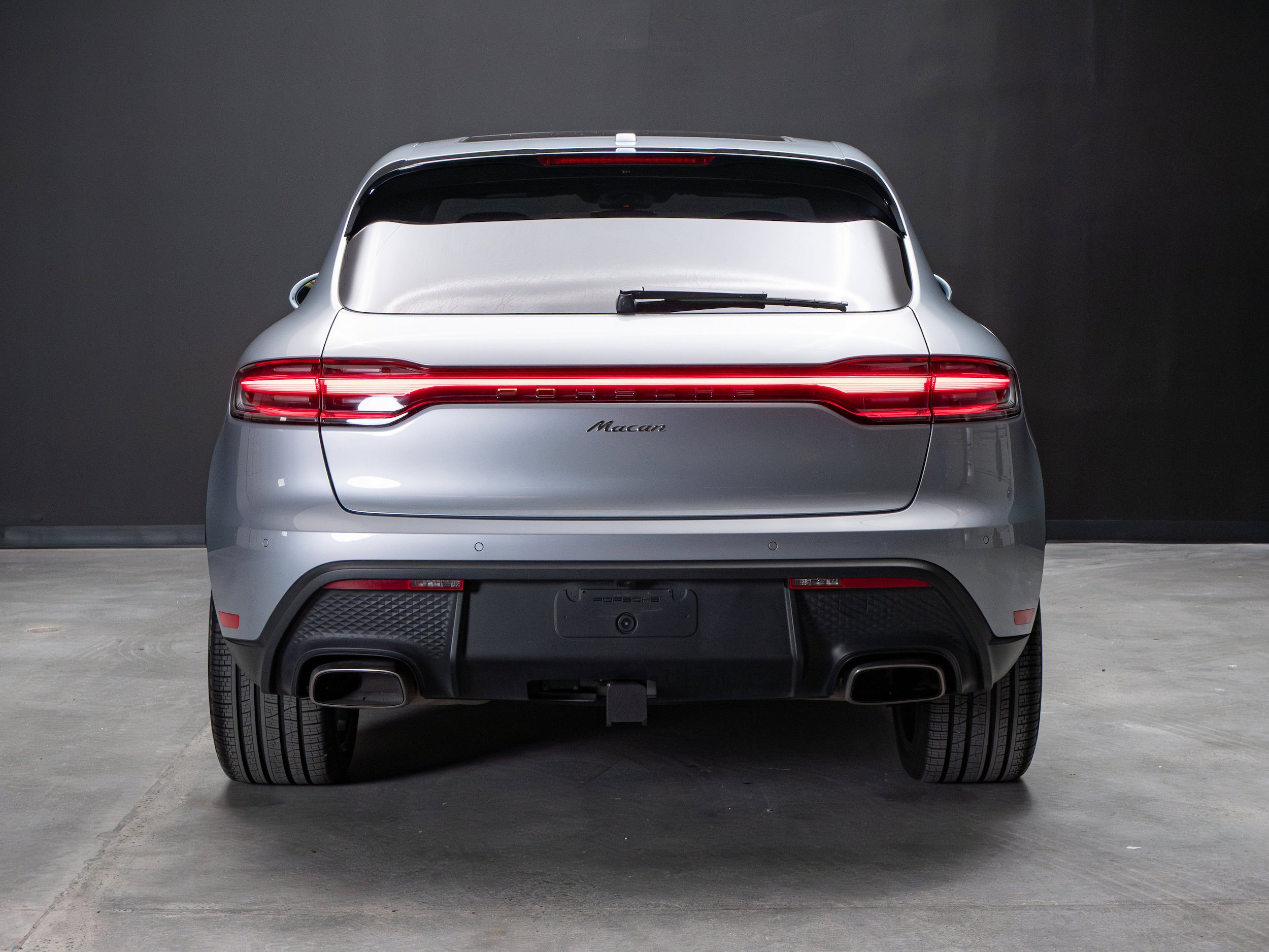 Certified 2025 Porsche Macan AWD/4WD image 6