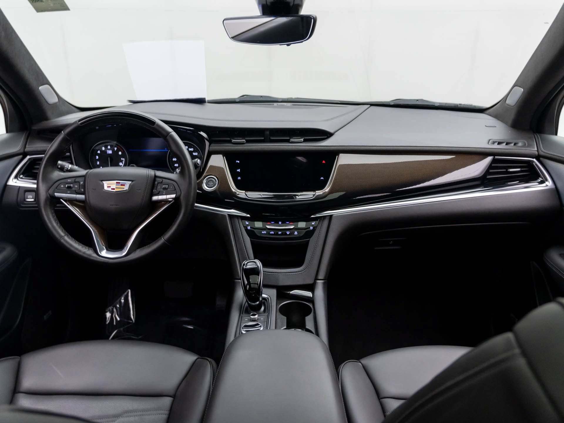 Used 2025 Cadillac XT6 Premium Luxury w/ Platinum Package AWD/4WD image 9