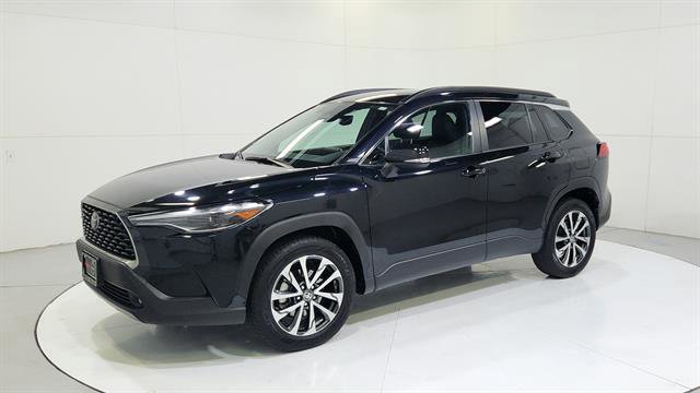 Used 2025 Toyota Corolla Cross XLE image 3