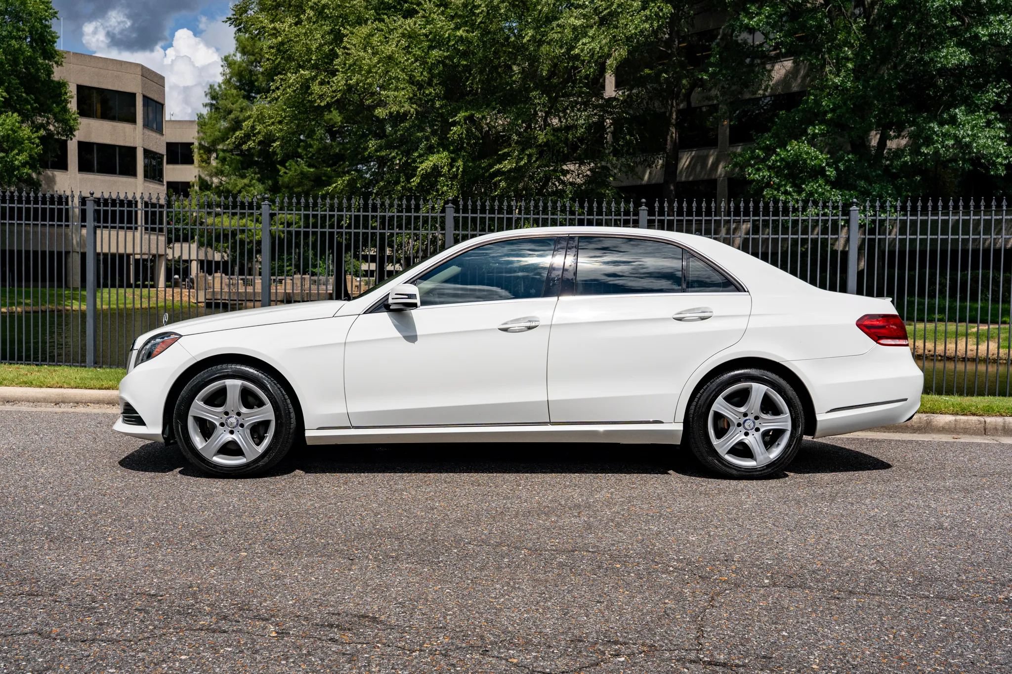 Used 2015 Mercedes-Benz E 350 4MATIC Sedan image 9
