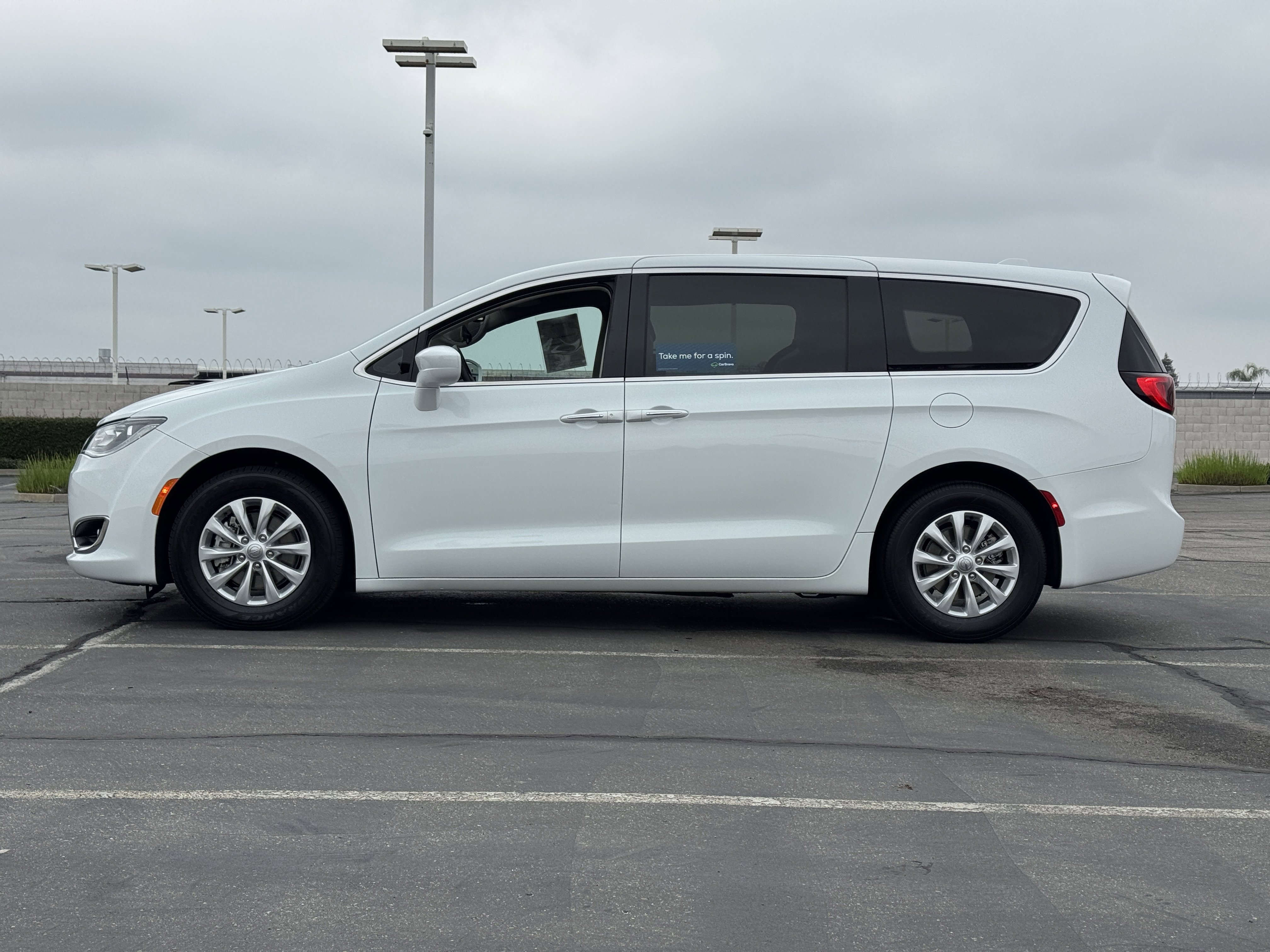 Used 2018 Chrysler Pacifica Touring Plus image 4