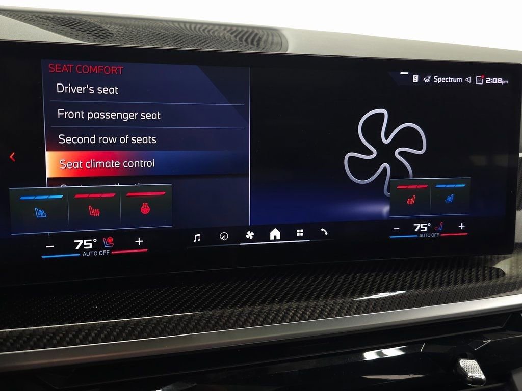 Used 2025 BMW X7 M60i w/ Climate Comfort Package image 31