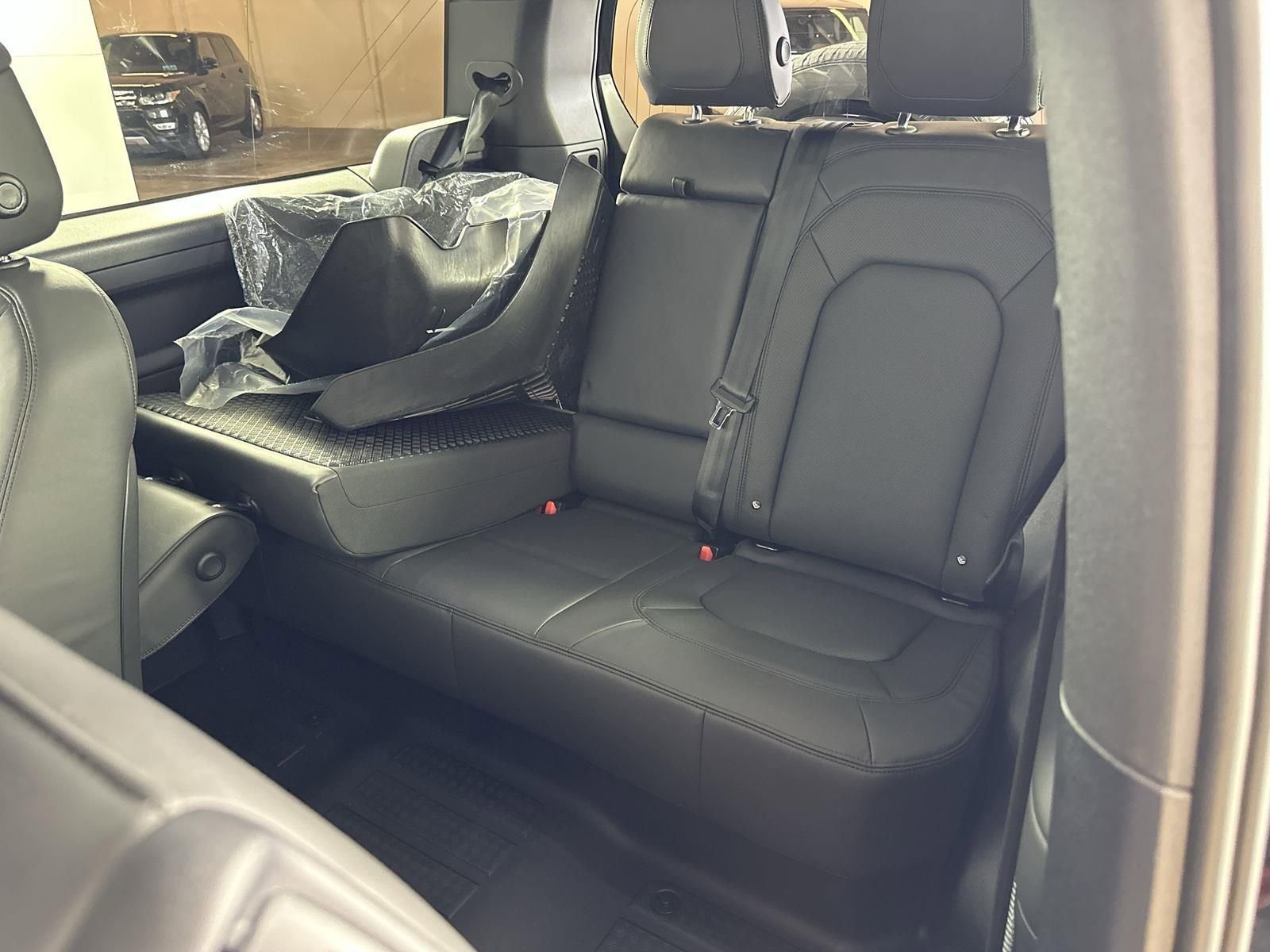 Certified 2023 Land Rover Defender 90 V8 image 28