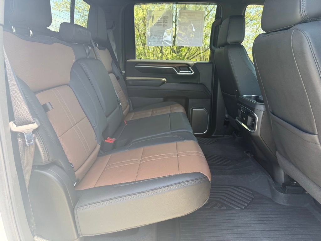 Used 2025 Chevrolet Silverado 2500 High Country w/ High Country Premium Package AWD/4WD image 17