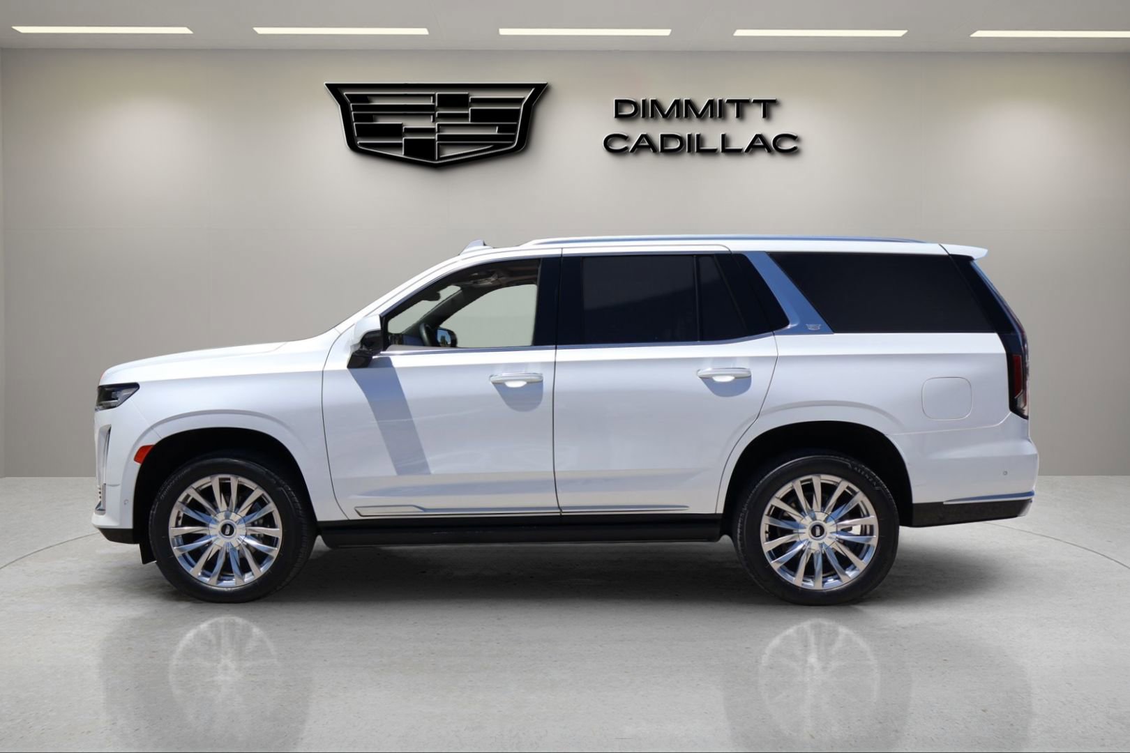 Used 2023 Cadillac Escalade Premium Luxury w/ Performance Package AWD/4WD image 2