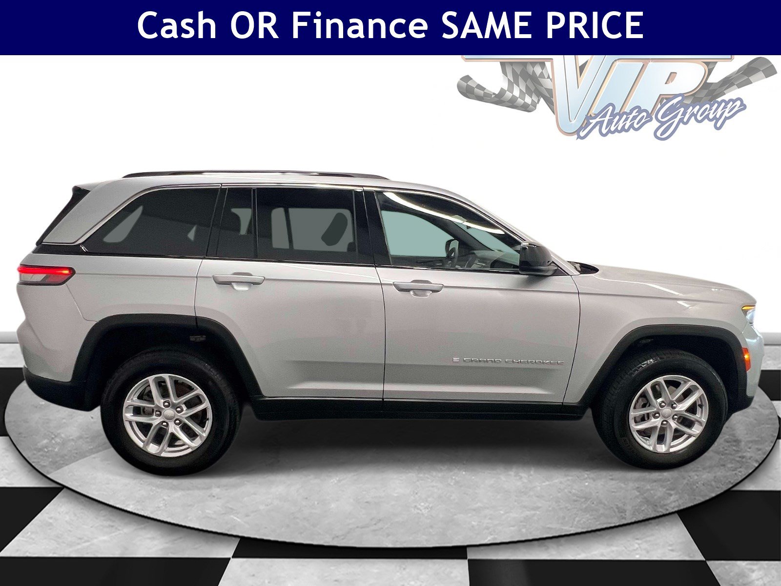 Used 2025 Jeep Grand Cherokee Laredo X w/ Luxury Tech Group I AWD/4WD image 7