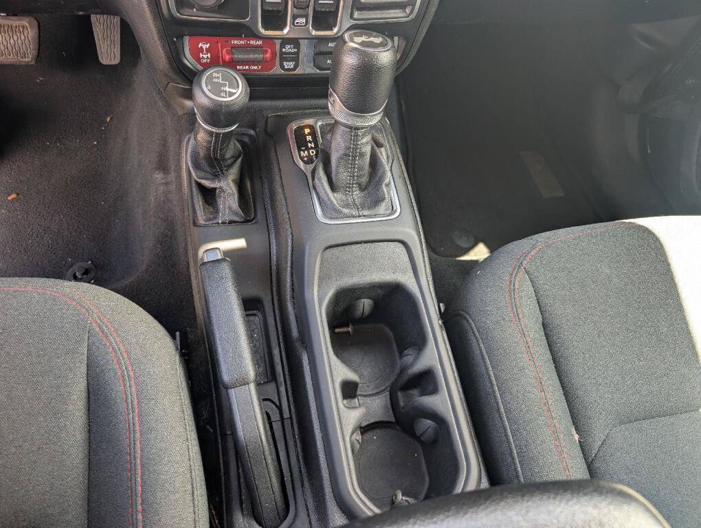 Used 2024 Jeep Wrangler Unlimited Rubicon AWD/4WD image 16