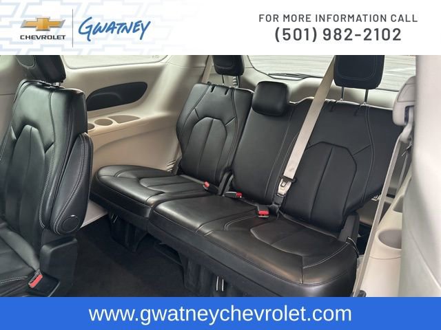 Used 2024 Chrysler Pacifica Touring-L image 28