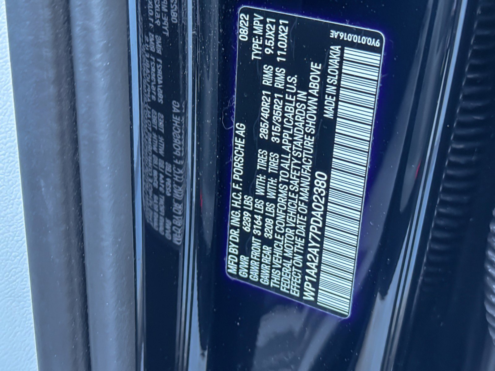 Certified 2023 Porsche Cayenne Platinum Edition image 29