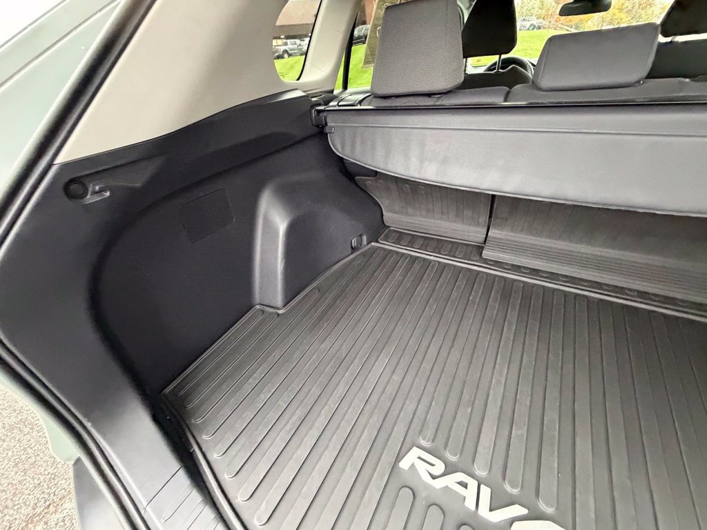 Used 2021 Toyota RAV4 XLE w/ XLE Grade Weather Package AWD/4WD image 42