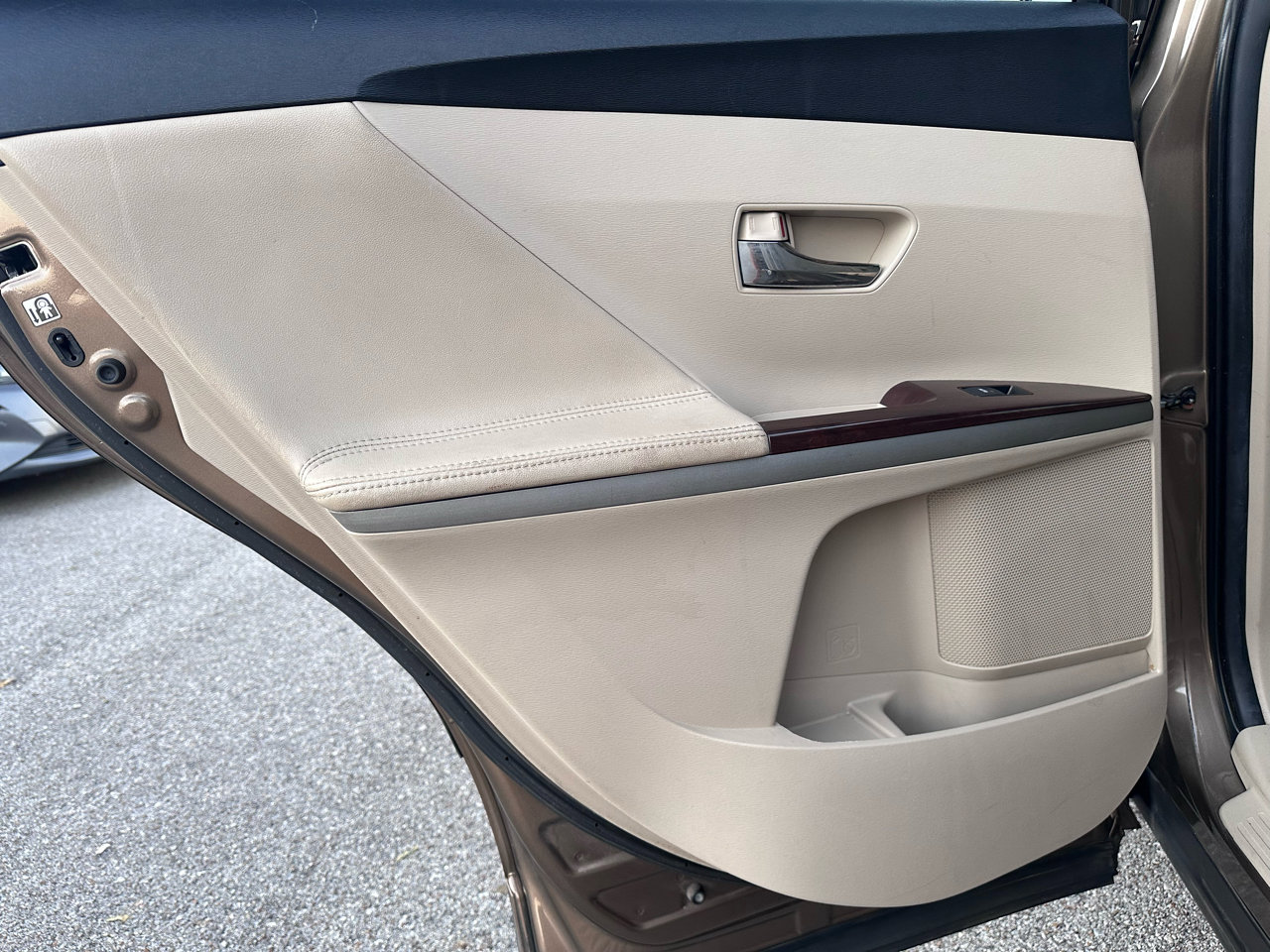 Used 2013 Toyota Venza XLE image 9