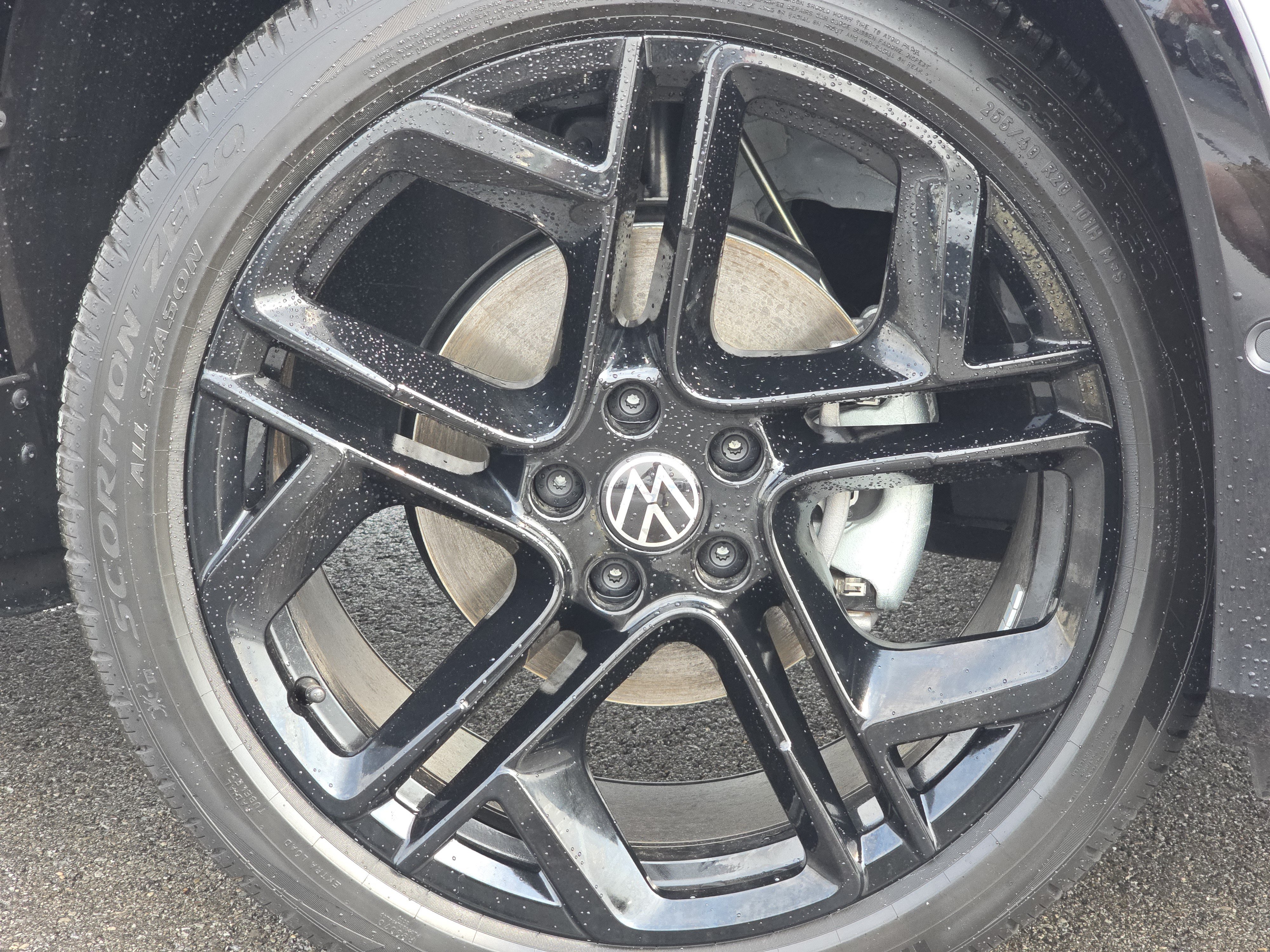 New 2026 Volkswagen Tiguan SE R-Line FWD image 13