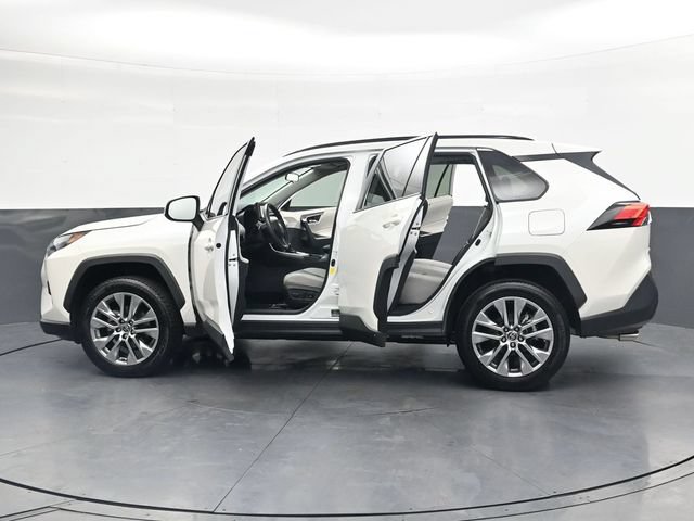 Used 2022 Toyota RAV4 XLE Premium AWD/4WD image 37