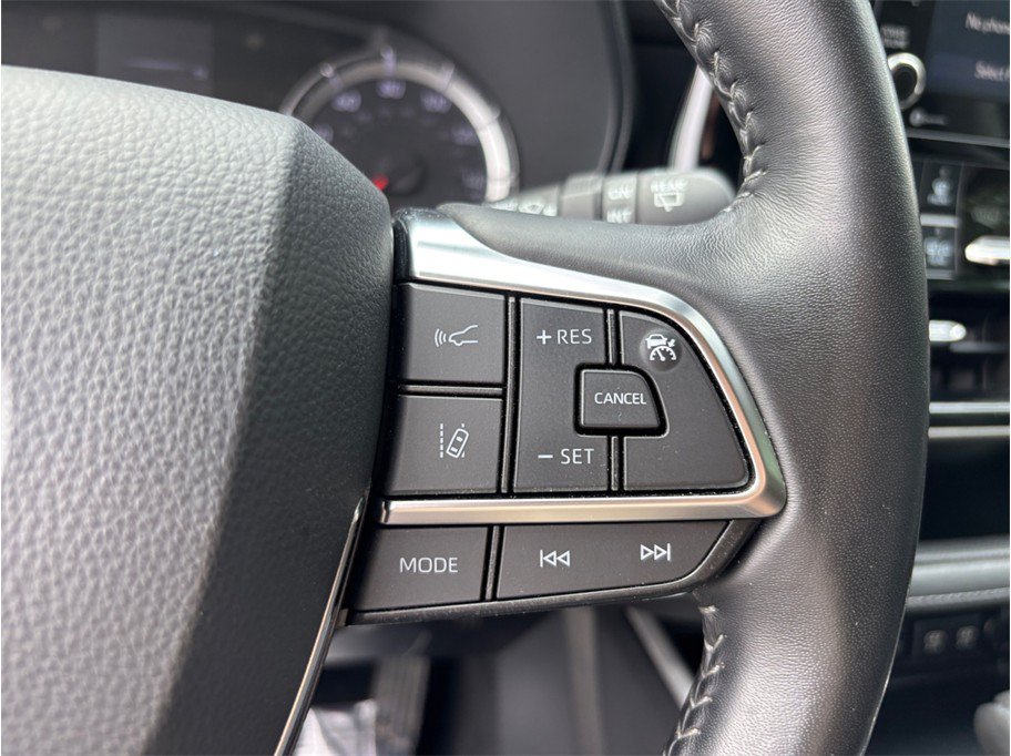 Used 2020 Toyota Highlander LE FWD image 23