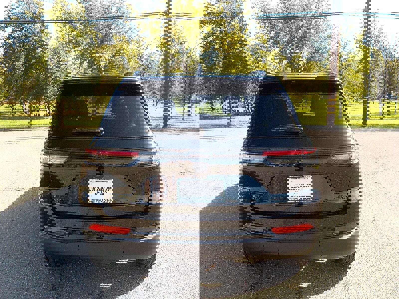 New 2025 Jeep Grand Cherokee Limited w/ Black Appearance Package image 9