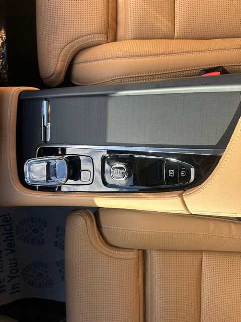 Used 2025 Volvo XC90 B6 Ultra w/ Protection Package image 53
