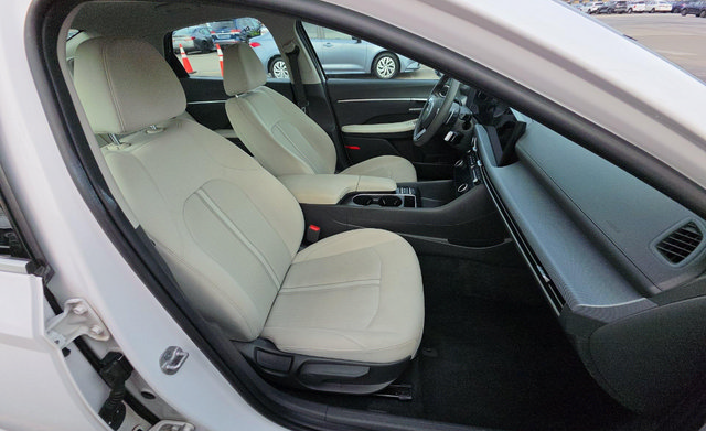 Used 2025 Hyundai Sonata SEL FWD image 12