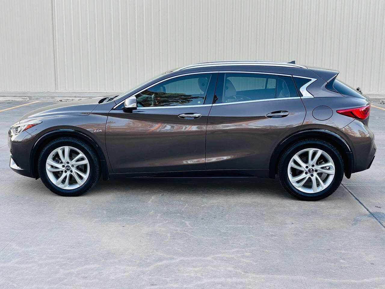 Used 2019 INFINITI QX30 w/ Navigation Package image 8