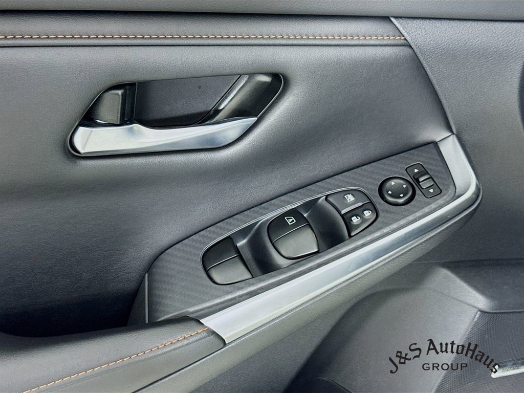 Used 2021 Nissan Sentra SR w/ SR Premium Package image 23