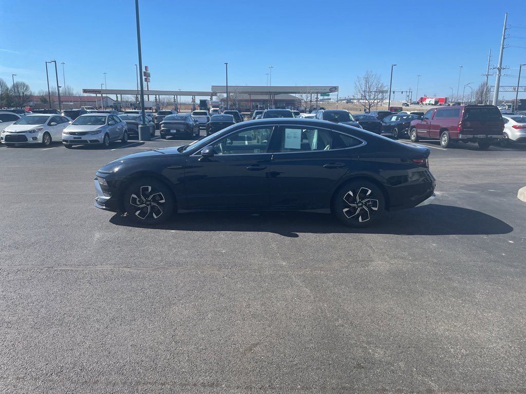 Used 2025 Hyundai Sonata SEL FWD image 3