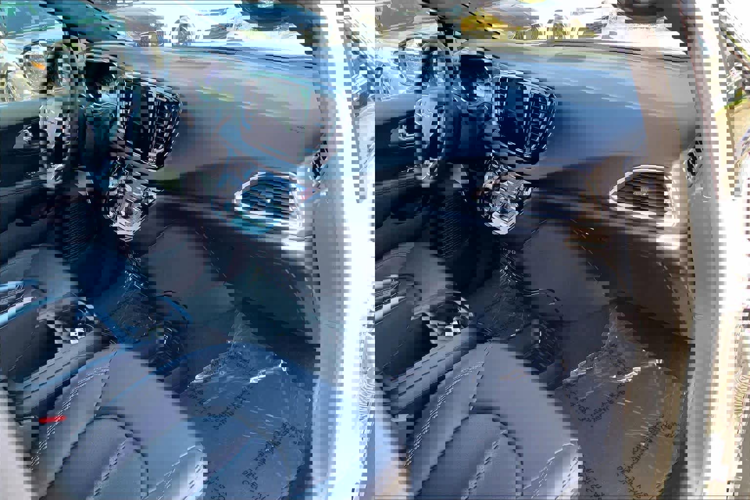 Used 2025 Chrysler Pacifica Select image 17