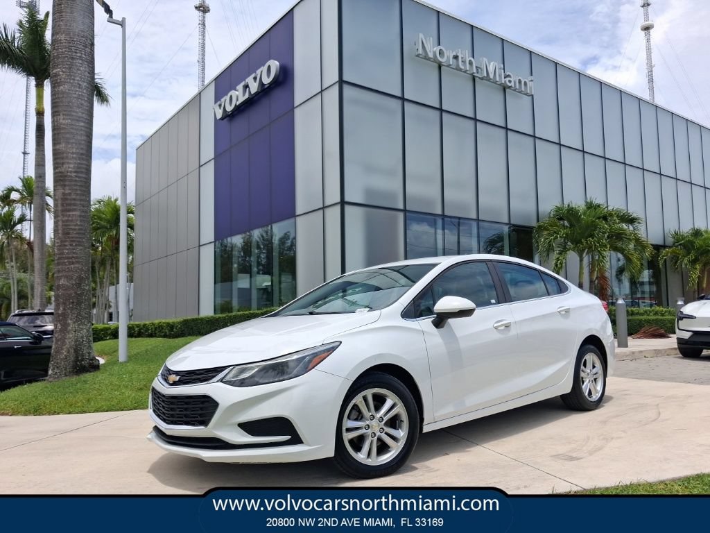 Used 2017 Chevrolet Cruze LT FWD image 1
