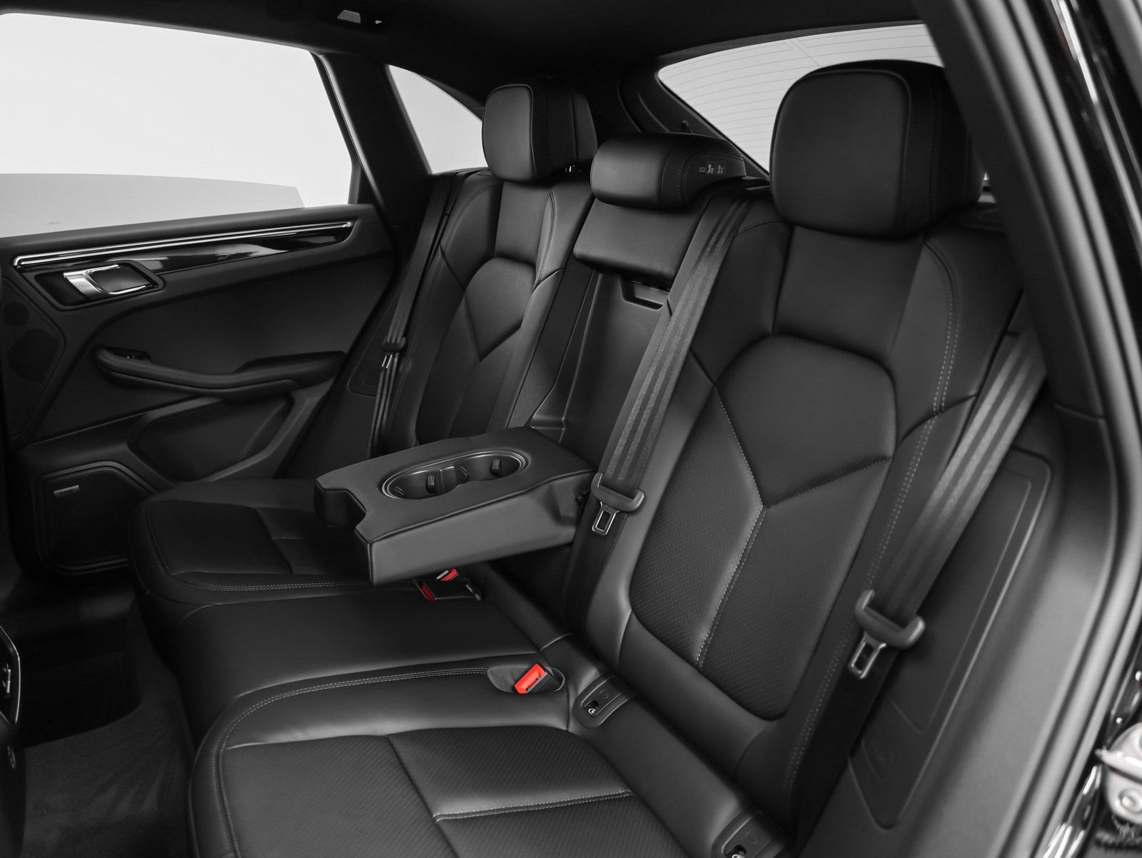 Certified 2025 Porsche Macan image 36