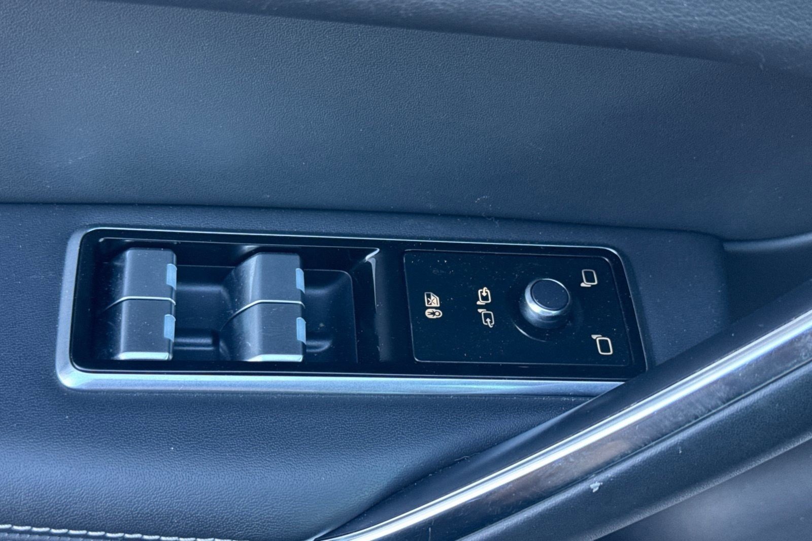 Used 2023 Jaguar F-PACE R-Dynamic S image 12