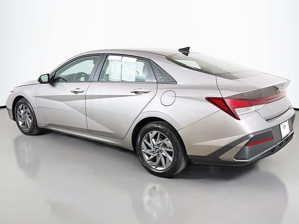 Used 2024 Hyundai Elantra SEL FWD image 9
