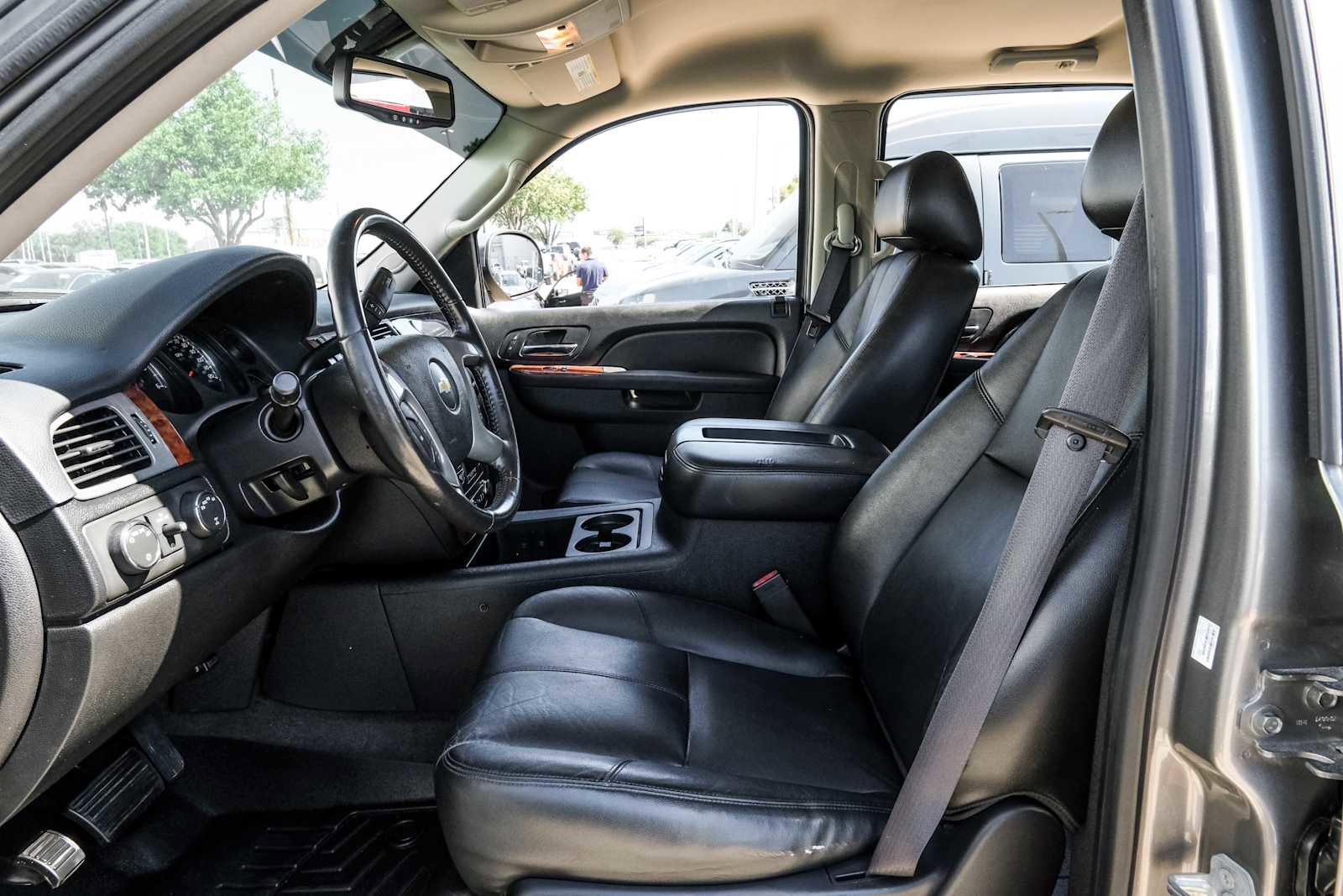 Used 2012 Chevrolet Avalanche LT w/ All-Star Edition image 4