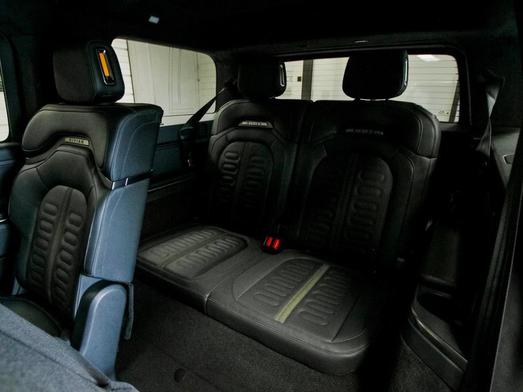 Used 2025 Rivian R1S Adventure AWD/4WD image 27