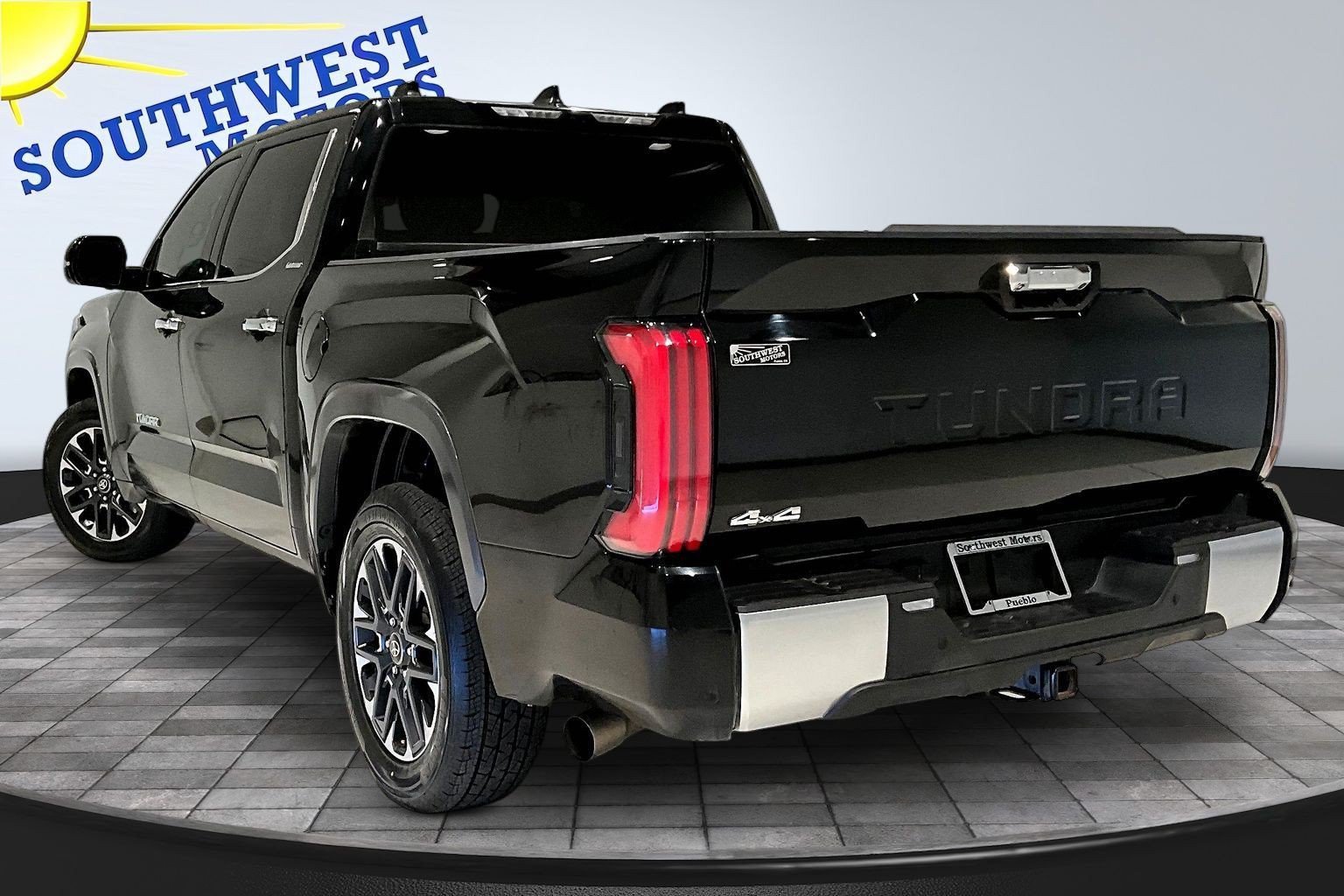 Used 2025 Toyota Tundra Limited AWD/4WD image 5