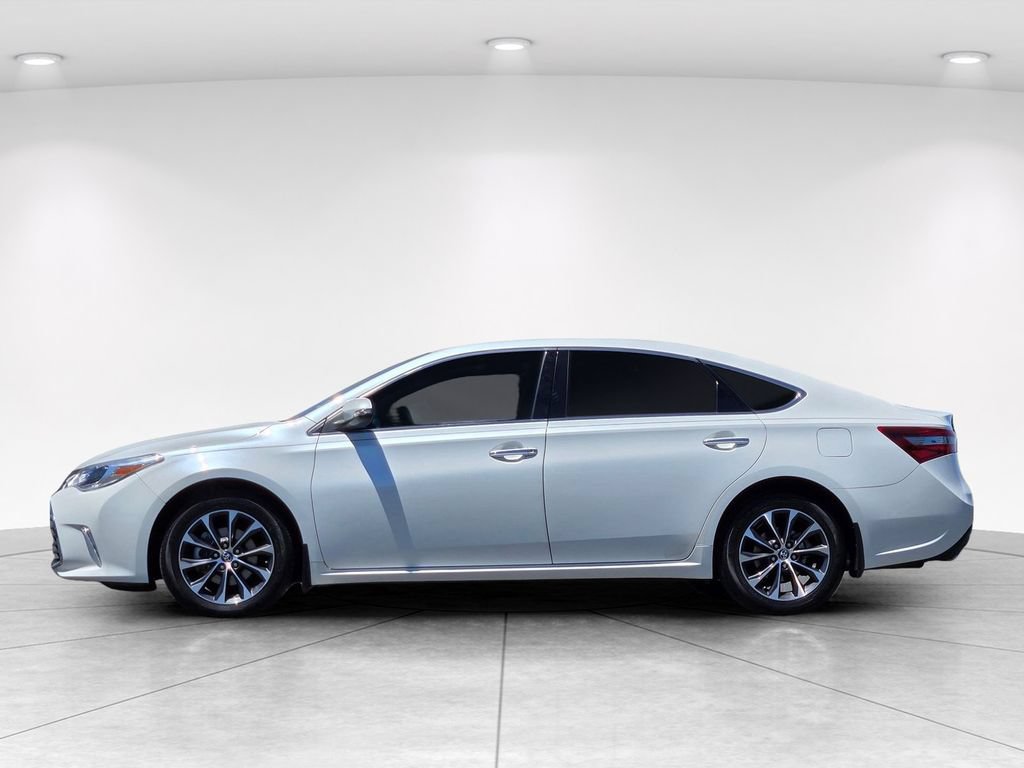 Used 2018 Toyota Avalon XLE Premium FWD image 7