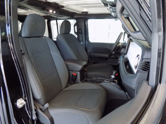 Certified 2024 Jeep Wrangler Unlimited Sahara w/ Technology Group AWD/4WD image 25
