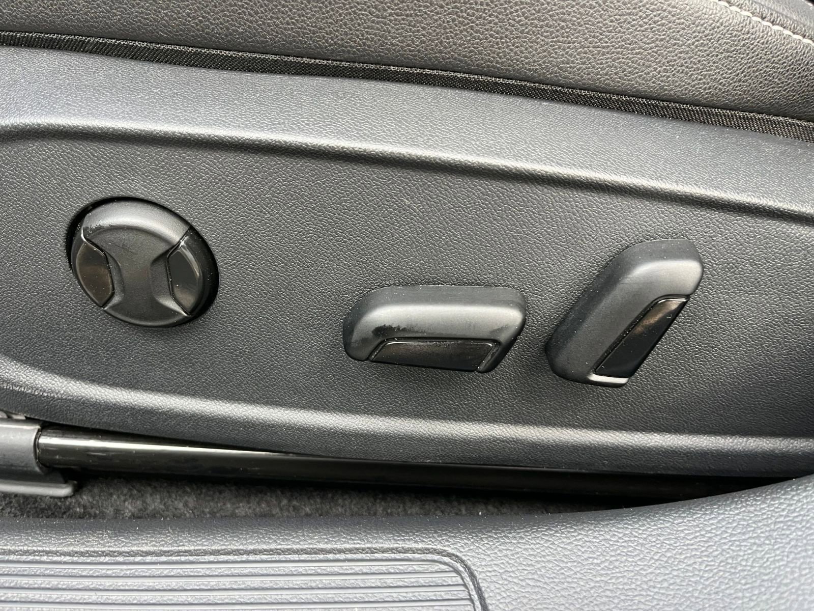 Used 2025 Volkswagen Jetta SE image 23