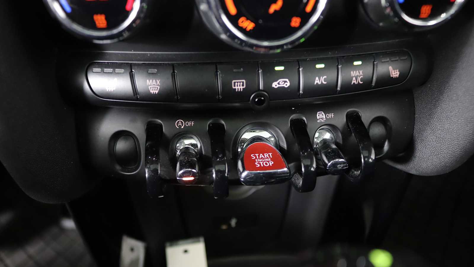 Used 2019 MINI Cooper 4-Door Hardtop FWD image 25