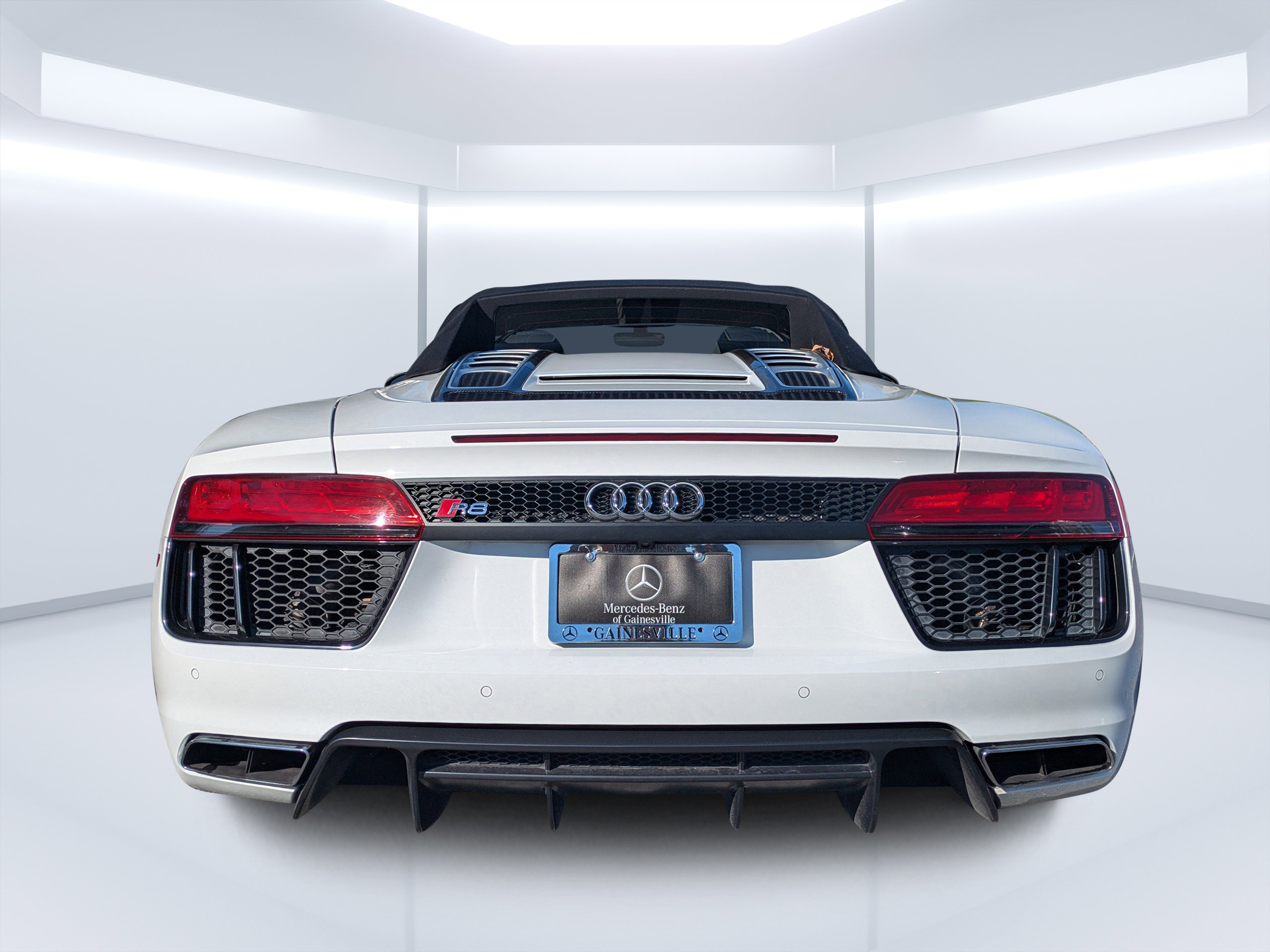 Used 2017 Audi R8 V10 w/ Carbon Exterior Package image 5