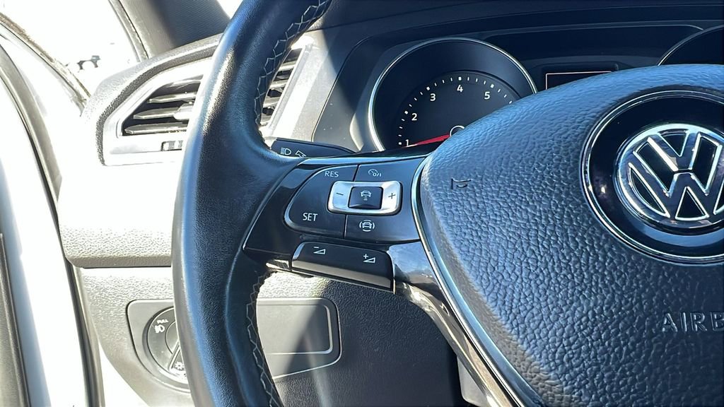 Used 2021 Volkswagen Tiguan SE R-Line image 32