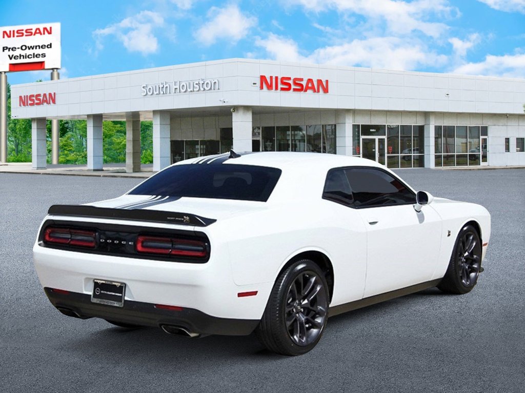 Used 2022 Dodge Challenger R/T Scat Pack w/ Shaker Package image 4