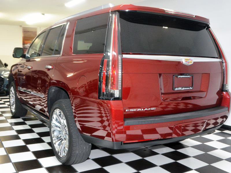 Used 2019 Cadillac Escalade Premium Luxury w/ LPO, Radiant Package AWD/4WD image 7