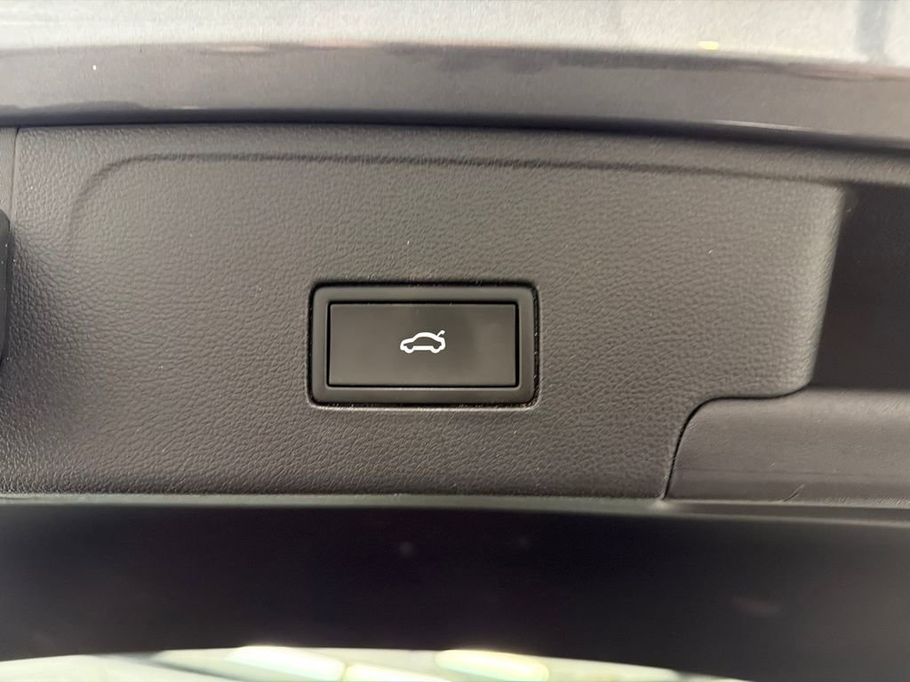 Used 2022 Volkswagen Atlas Cross Sport SE w/ Panoramic Sunroof Package image 20