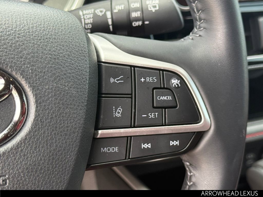 Used 2024 Toyota Highlander XSE AWD/4WD image 16