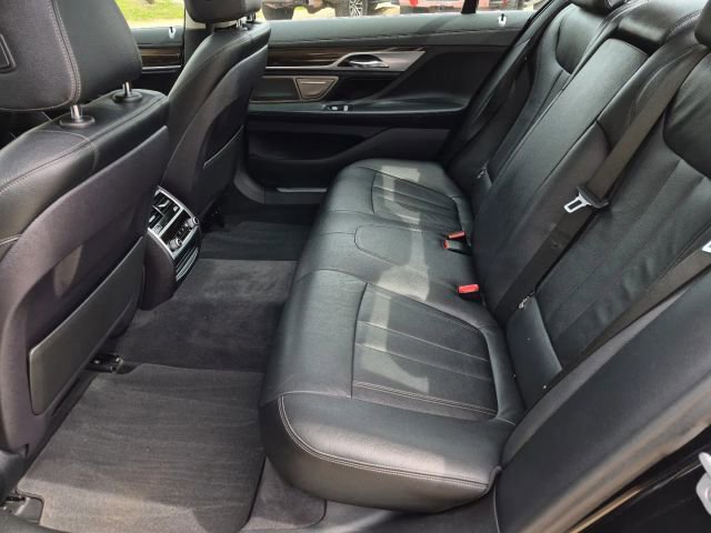 Used 2018 BMW 740i RWD image 11