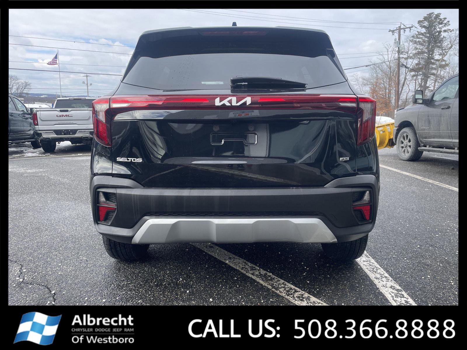 Used 2024 Kia Seltos LX image 4