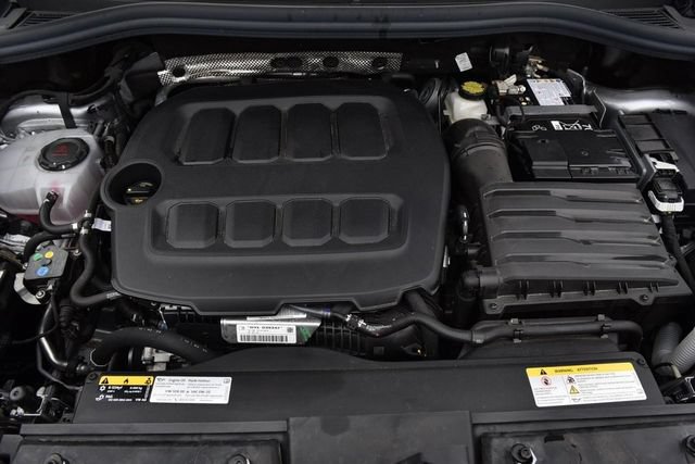 Certified 2025 Volkswagen Tiguan SE FWD image 26