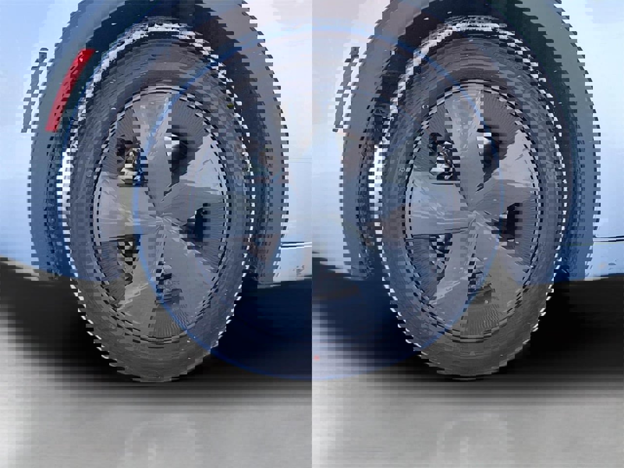 Used 2025 Toyota Prius LE image 7